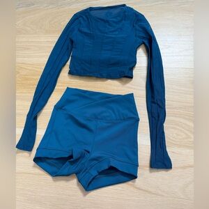 Tiger Friday matching set. See photo from site for more accurate look.